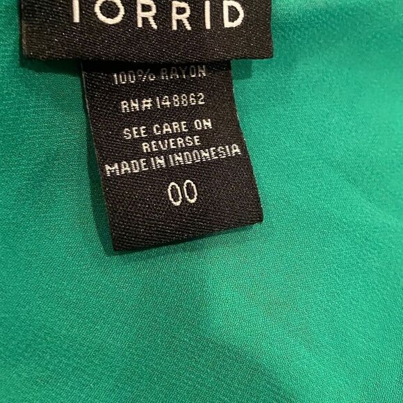 Torrid Green Spaghetti Strap Top Size M/L - Picture 6 of 6
